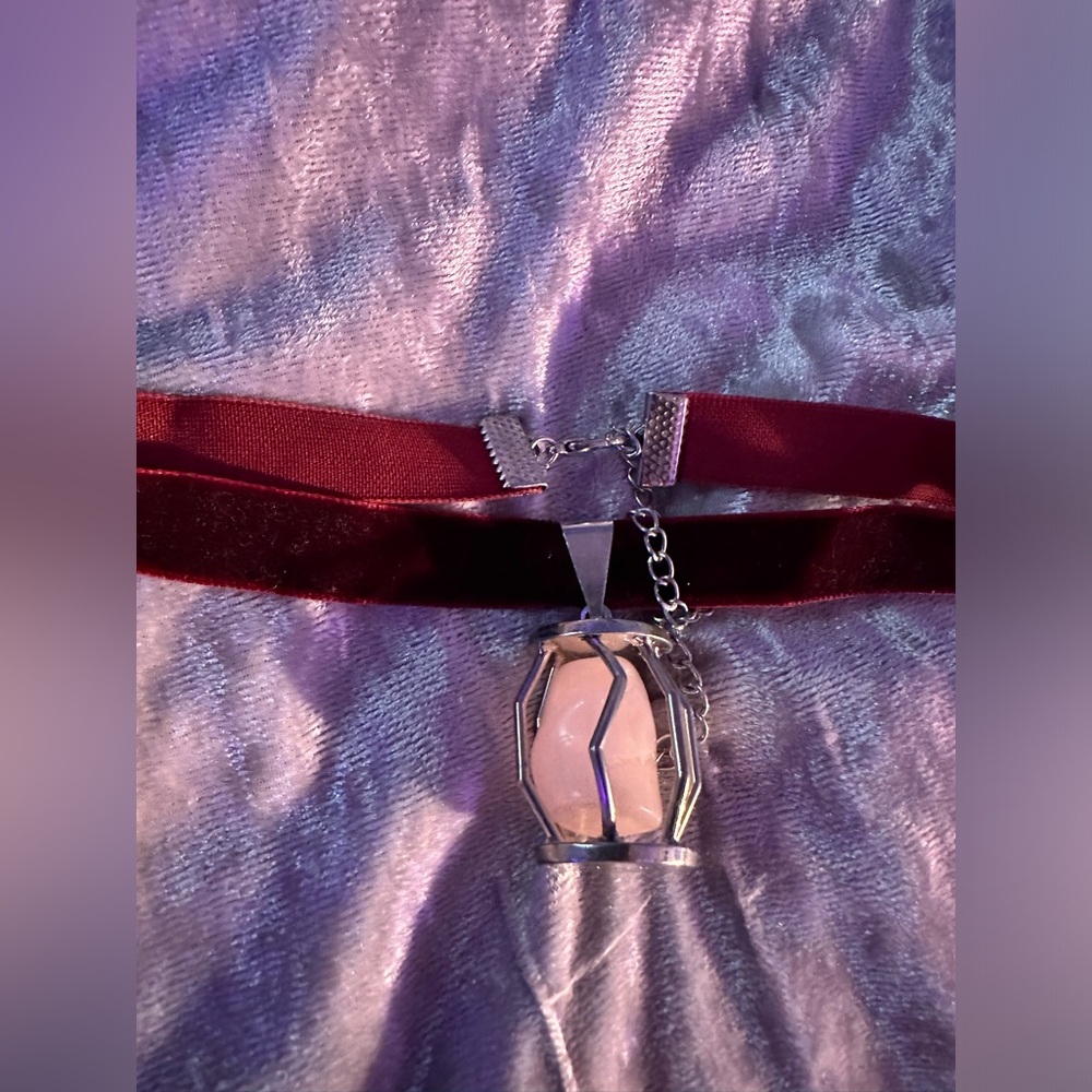 Sarah Sanderson choker